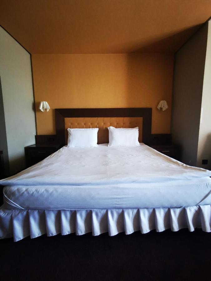 Park Hotel Romantica Svilengrad Extérieur photo