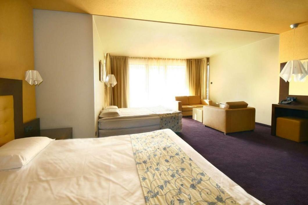 Park Hotel Romantica Svilengrad Extérieur photo